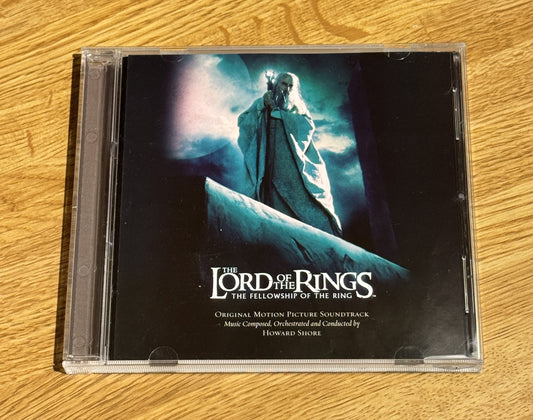 Forside av cover til The Lord of the Rings The Fellowship of the Ring, soundtrack fra filmen