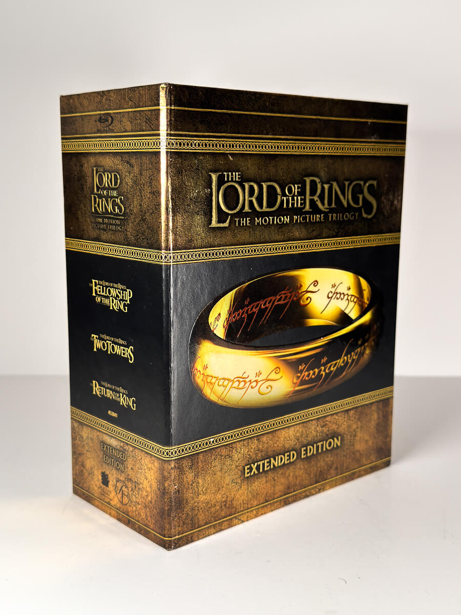Forside av cover til The Lord of the Rings: The Motion Picture Trilogy – Extended Edition på Blu-ray