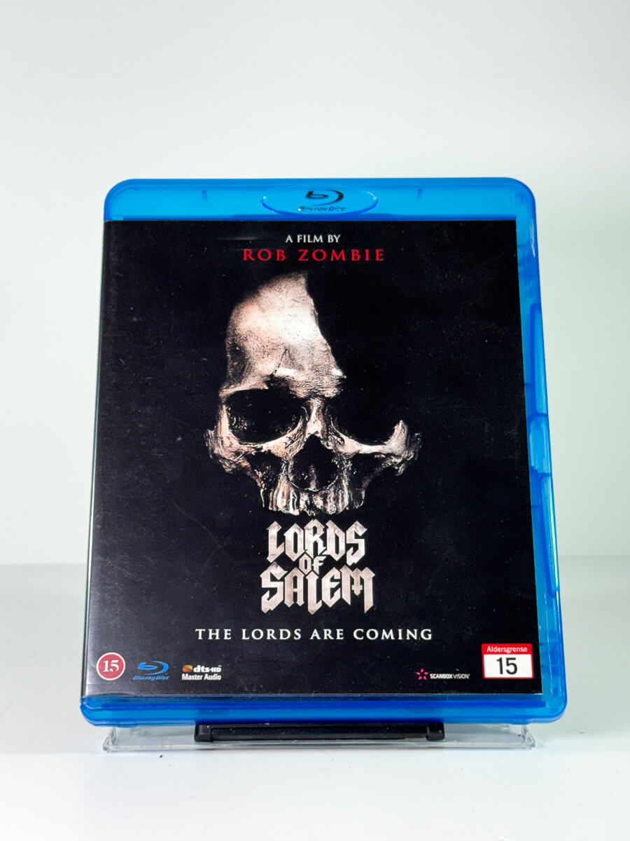 Forside av cover til The Lords of Salem på Blu-ray
