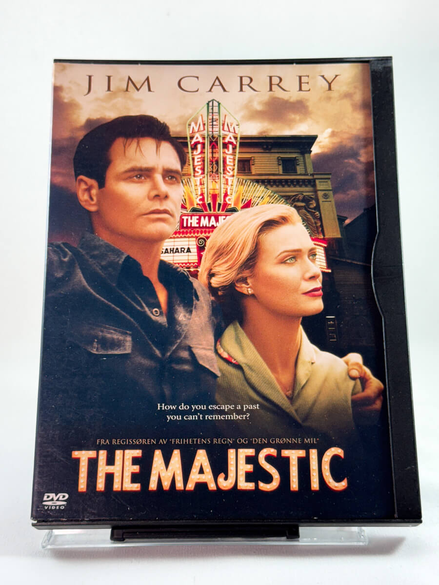 Forside av DVD-utgaven av The Majestic, bruktfilm hos nettbutikken Brukbar Film 