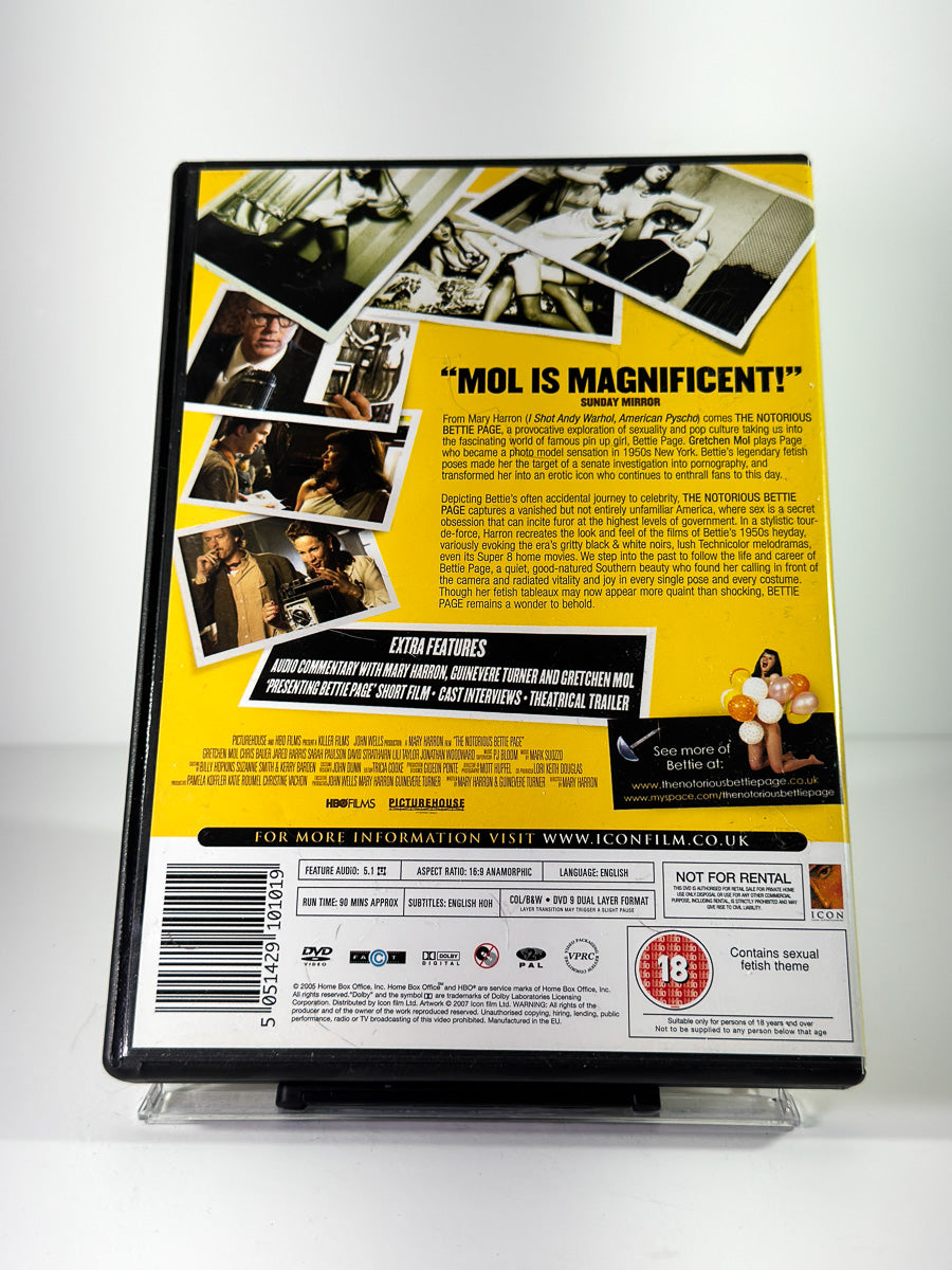 Bakside av cover til The Notorious Bettie Page på DVD hos Brukbar Film