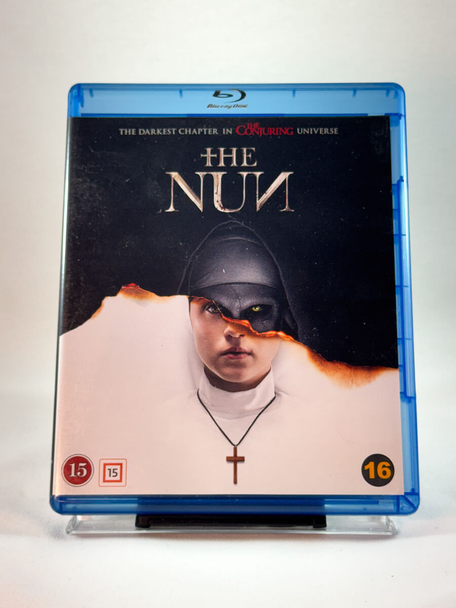 The Nun – forside av Blu-ray-cover, skrekkfilm fra The Conjuring-universet, brukt Blu-ray hos Brukbar Film