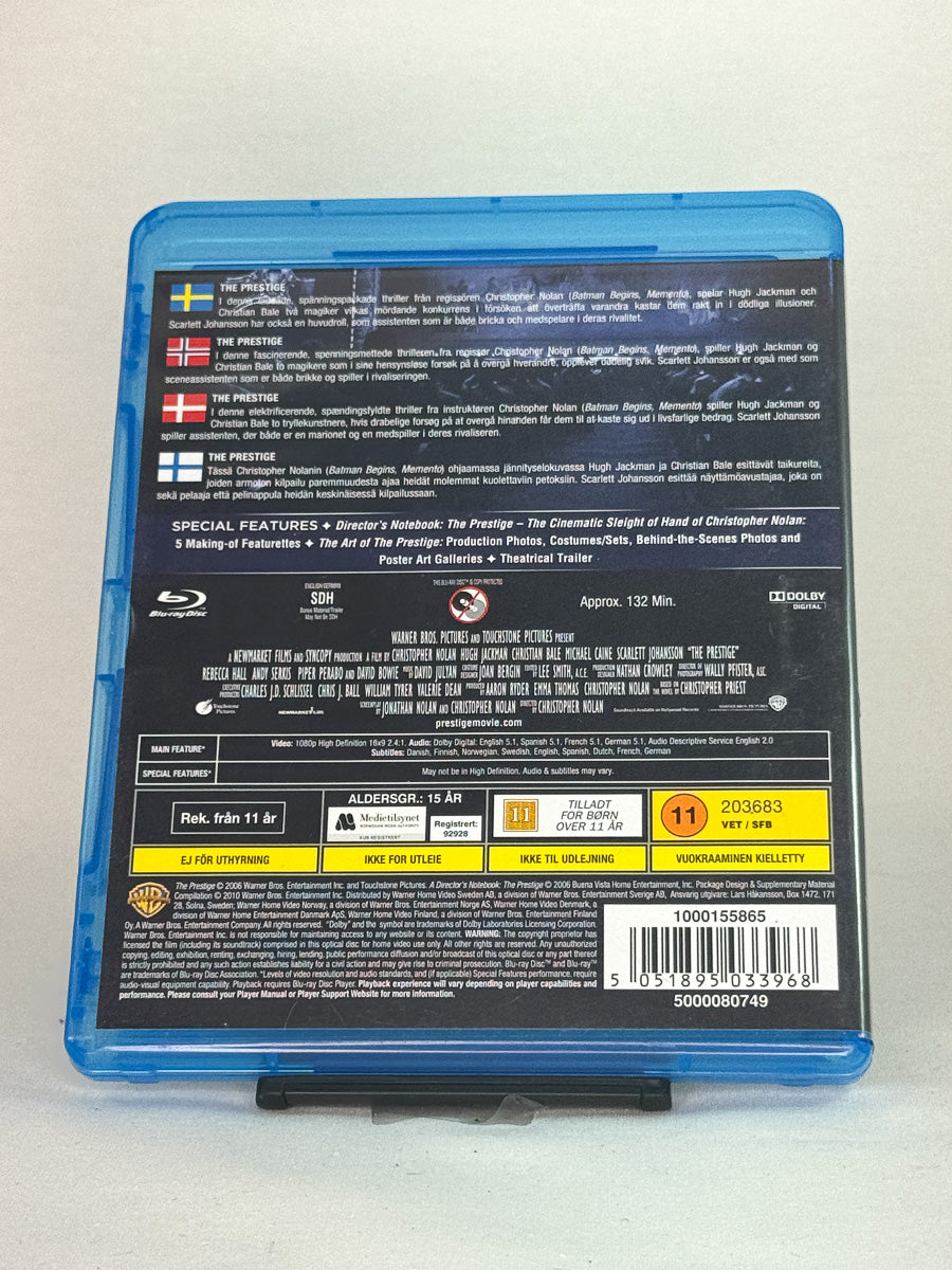 Bakside av Blu-ray-cover til The Prestige – mørkt og intrikat drama om magi, besettelse og rivalisering, brukt Blu-ray hos Brukbar Film.