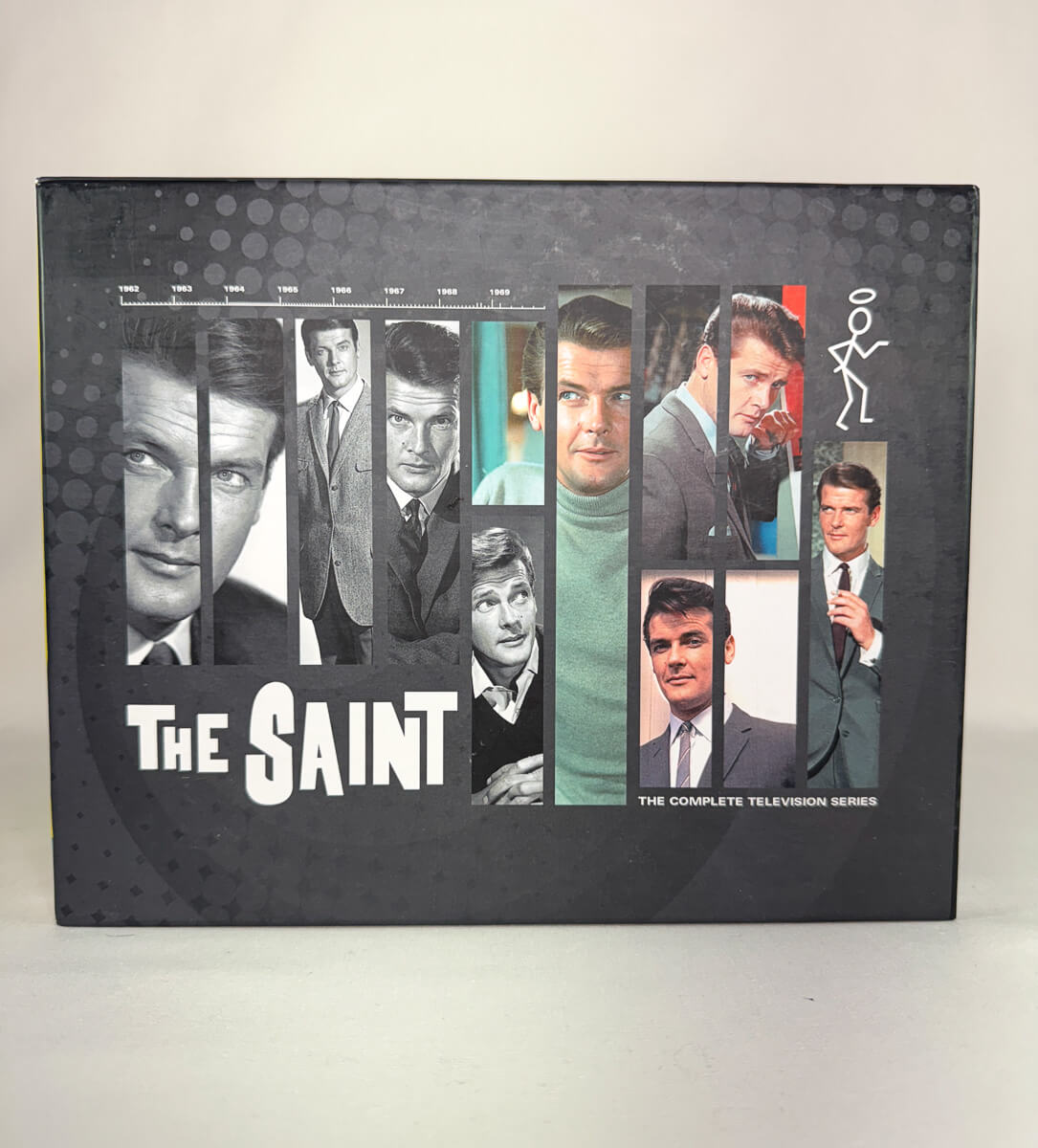 DVD-bilde til samleboksen The Saint (Helgenen – Komplett TV-serie)
Baksiden viser info, spesifikasjoner og eventuell ekstratekst – produktbilde fra nettbutikken Brukbar Film