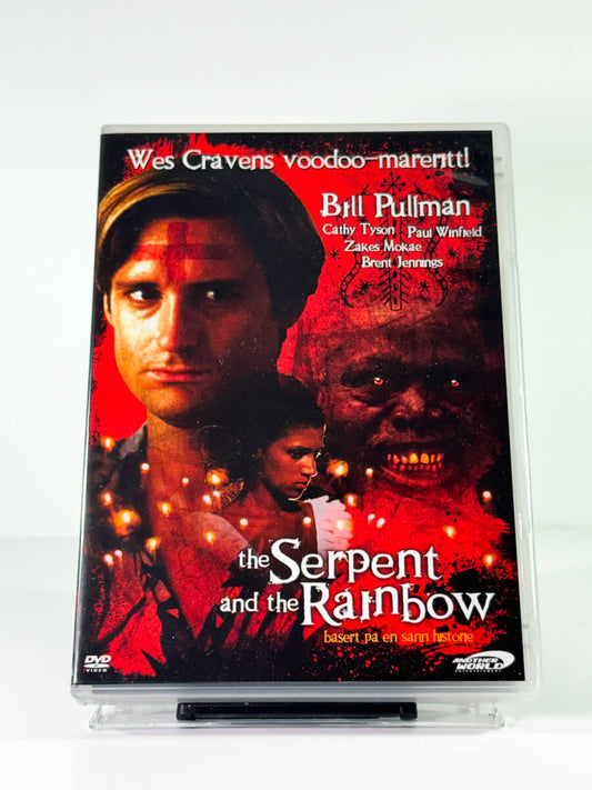Forside av cover til The Serpent and the Rainbow, brukt DVD hos Brukbar Film