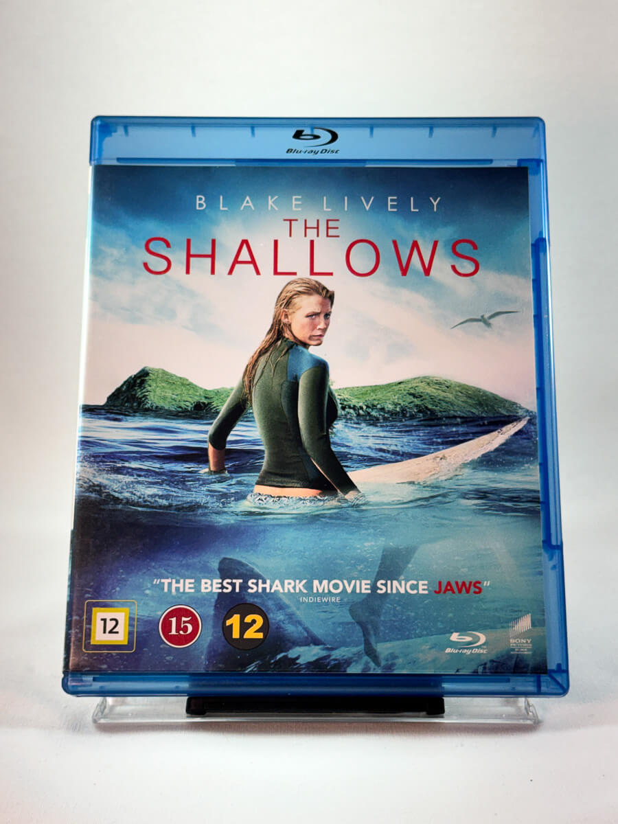 Forside av cover til The Shallows, brukt Blu-ray hos Brukbar Film