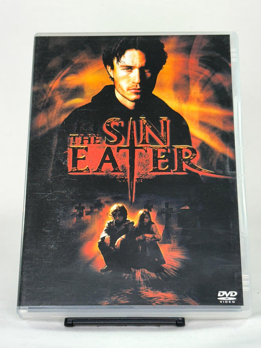 Forside av DVD-cover for The Sin Eater, en mørk overnaturlig thriller; brukt DVD-cover i originalutgave hos Brukbar Film.