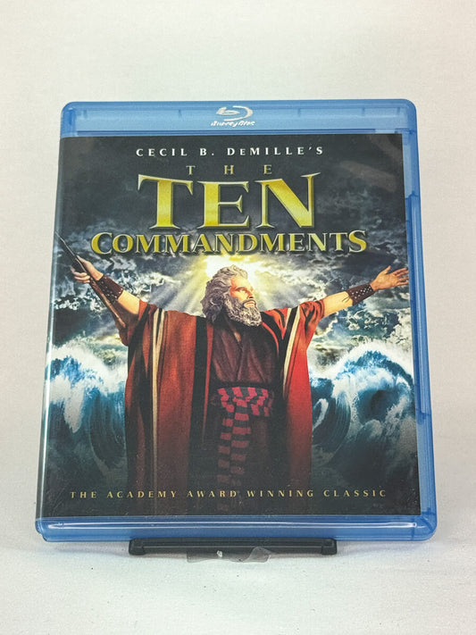 Forside av Blu-ray-cover for The Ten Commandments – bibelsk storfilm regissert av Cecil B. DeMille, brukt Blu-ray hos Brukbar Film.