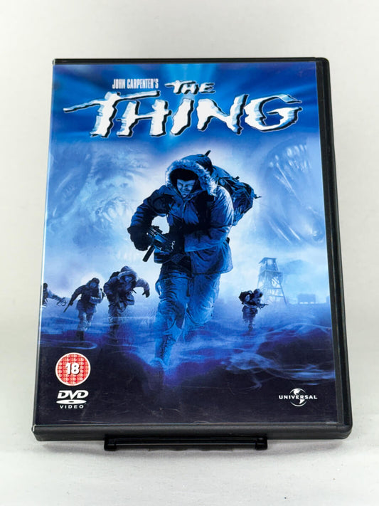 Forside av DVD-cover til The Thing – kultklassiker innen sci-fi og skrekk på brukt DVD hos Brukbar Film