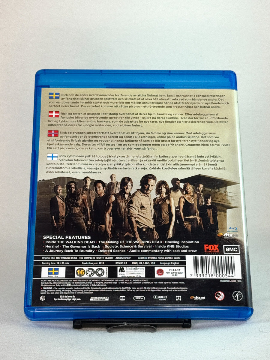 Bakside av Blu-ray-coveret til The Walking Dead – The Complete Fourth Season – spesifikasjoner og uncut/extended-detaljer hos Brukbar Film.