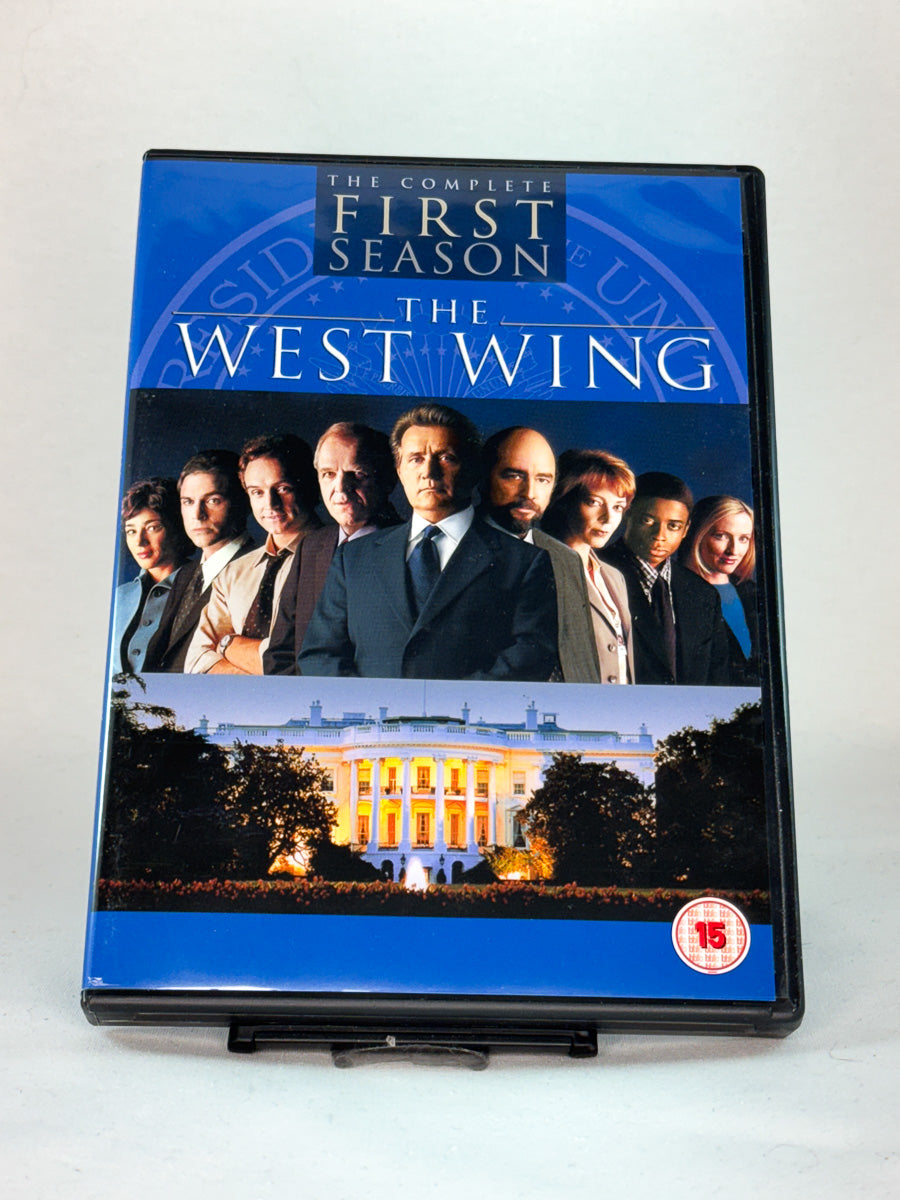 The West Wing – forside av DVD-cover til sesong 1, politisk dramaserie satt i Det hvite hus hos Brukbar Film