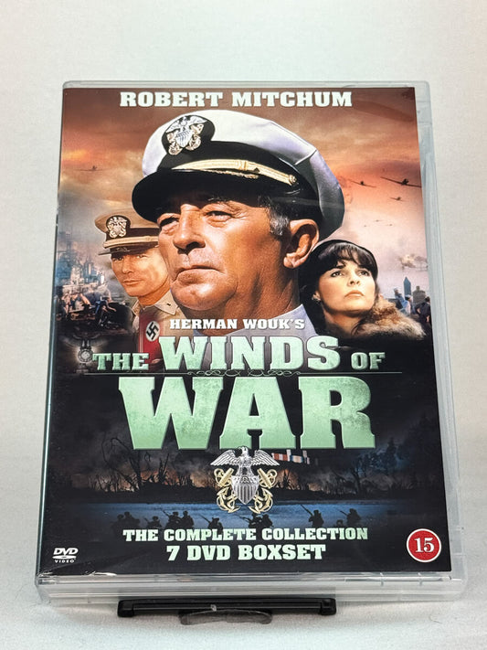 Forside av DVD-cover til The Winds of War: The Complete Collection – storslått krigsdrama med Robert Mitchum basert på Herman Wouks roman, komplett miniserie på brukt DVD hos Brukbar Film.