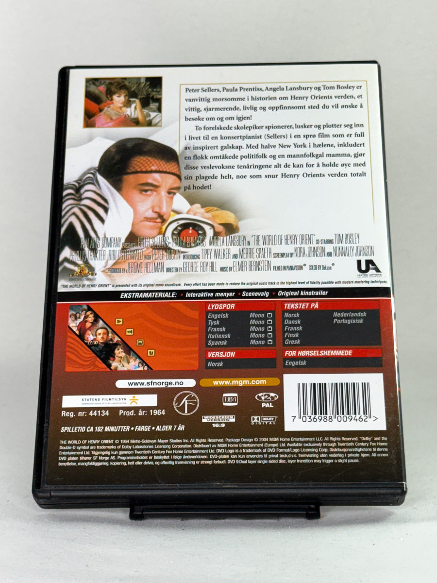 Bakside av DVD-cover til The World of Henry Orient – vittig 60-tallskomedie med Sellers og Angela Lansbury, bruktfilm på DVD hos Brukbar Film.