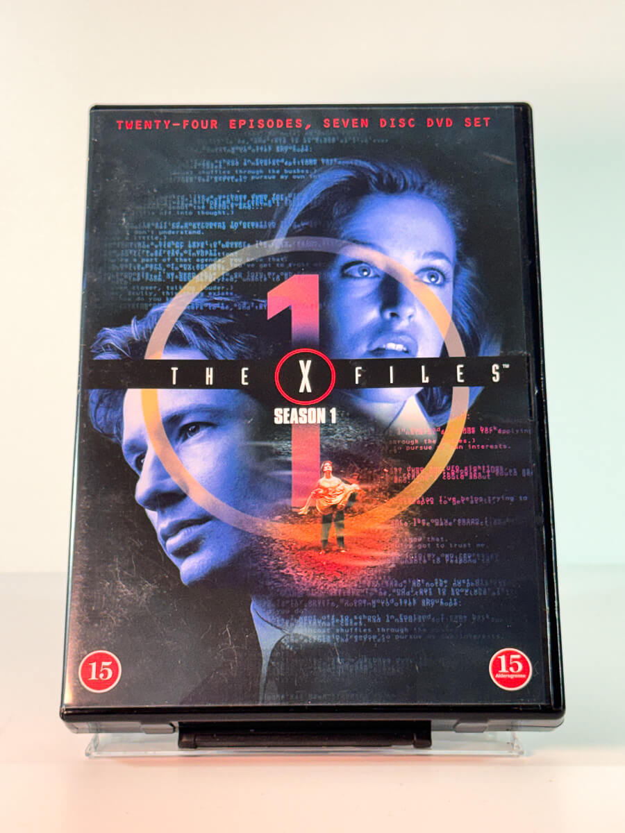 Forside av cover til The X-Files – Season 1, brukt DVD hos Brukbar Film
