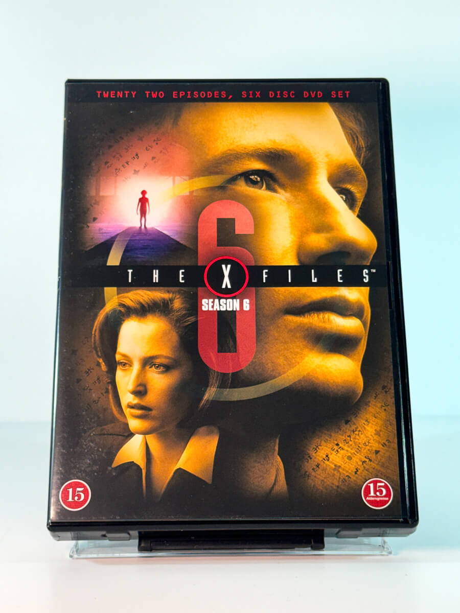 Forside av cover til The X-Files – Season 6, bruktfilm på DVD hos Brukbar Film