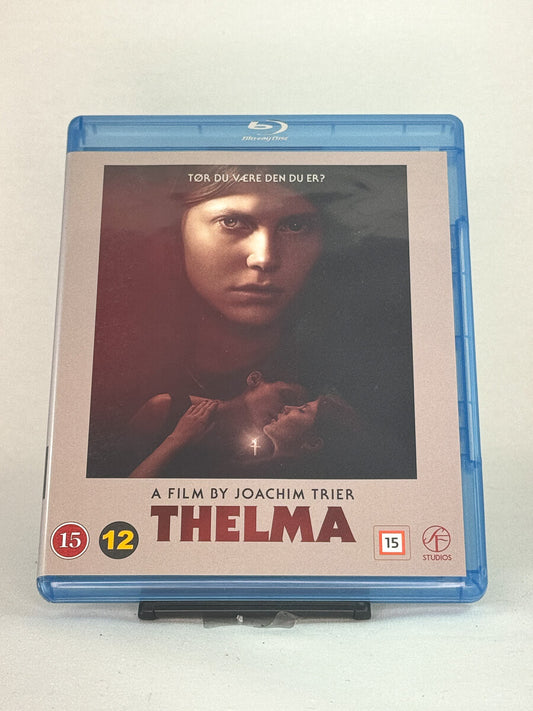 Forside av Blu-ray-cover til filmen Thelma – psykologisk thriller av Joachim Trier, kjøp brukte Blu-ray-filmer hos Brukbar Film