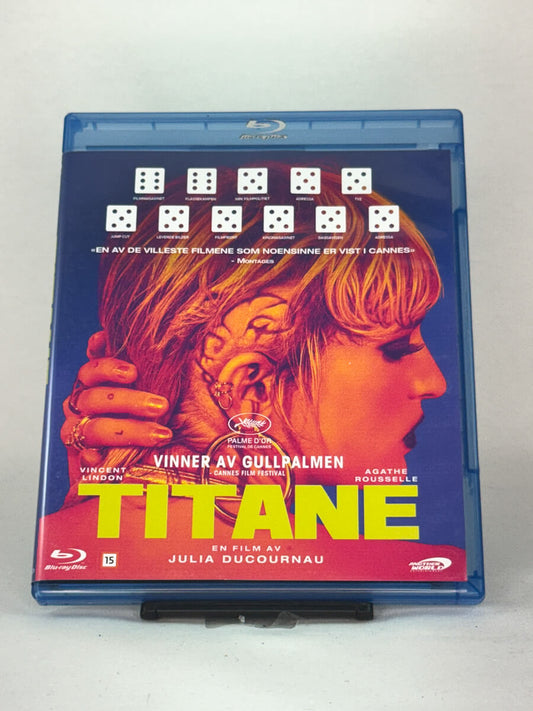 Forside av Blu-ray-cover til Titane – Gullpalme-vinner på Blu-ray, brukt film tilgjengelig hos Brukbar Film