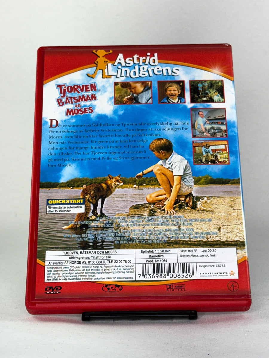 DVD-bakside til filmen Tjorven, Båtsman og Moses
Baksiden viser info, spesifikasjoner og eventuell ekstratekst – produktbilde fra nettbutikken Brukbar Film