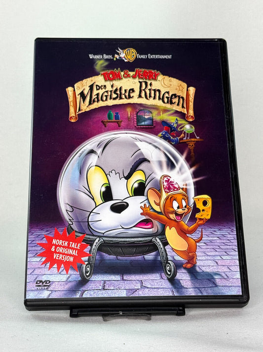 Forside av DVD-cover til Tom & Jerry: Den magiske ringen – klassisk tegnefilm med norsk tale og slapstick-moro for barn – brukt DVD tilgjengelig hos Brukbar Film.