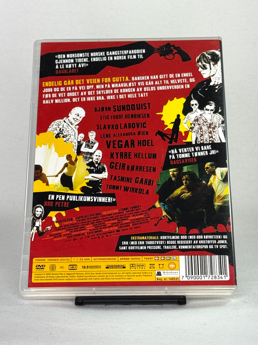 DVD-bakside til filmen Tomme tønner
Baksiden viser info, spesifikasjoner og eventuell ekstratekst – produktbilde fra nettbutikken Brukbar Film