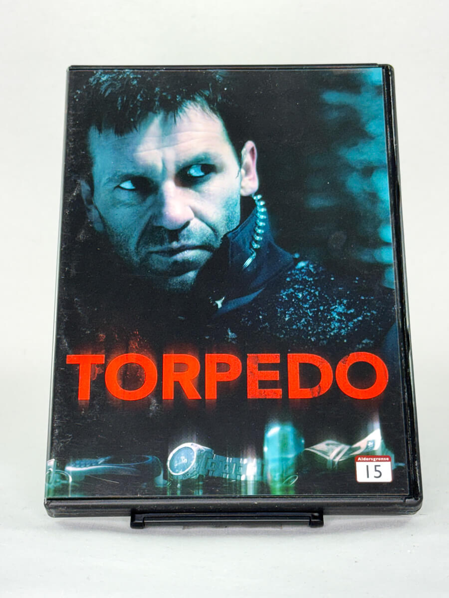 DVD-forside til filmen Torpedo
Originalt cover brukt for produktbilde i nettbutikken Brukbar Film