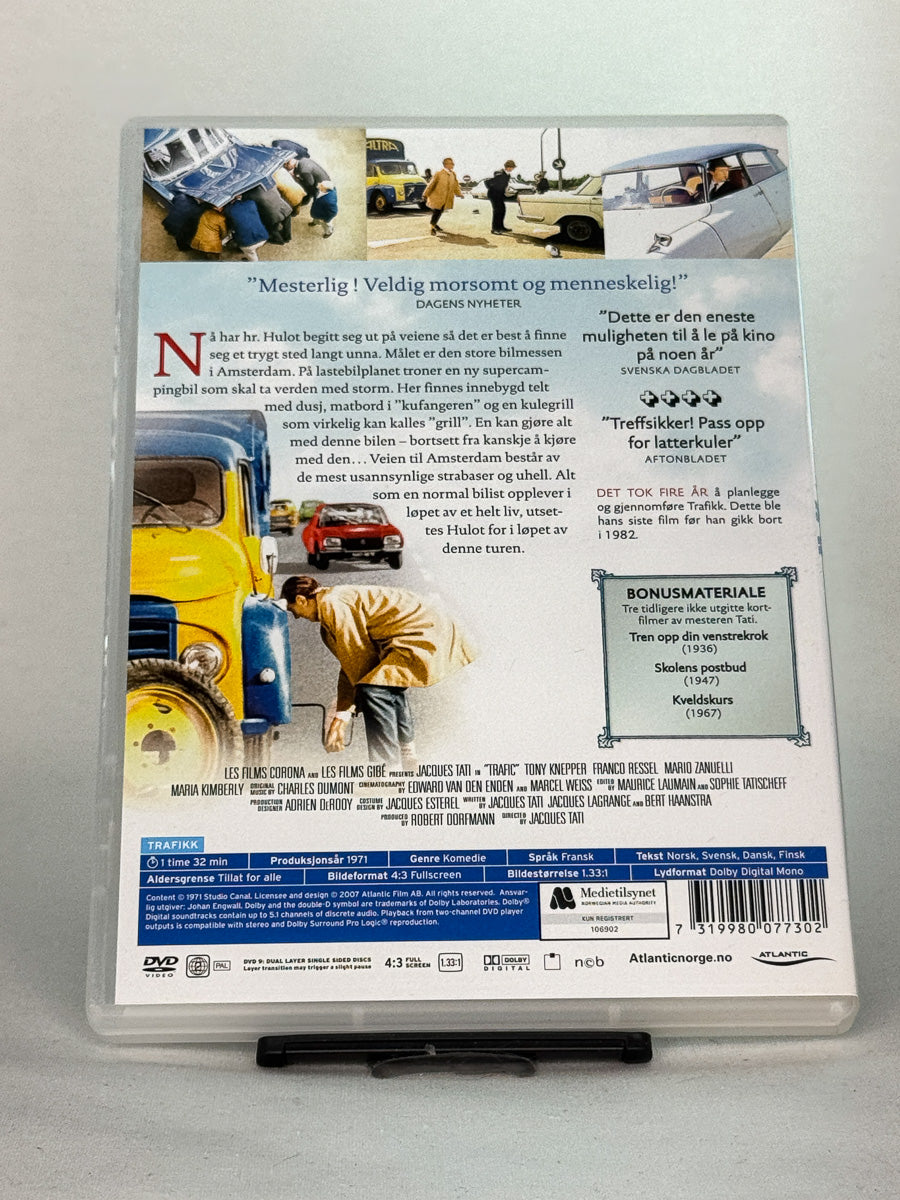 Bakside av DVD-cover til Trafikk – Tatis karakter Monsieur Hulot i komisk kamp med teknologien, original brukt DVD-utgave tilgjengelig hos Brukbar Film.