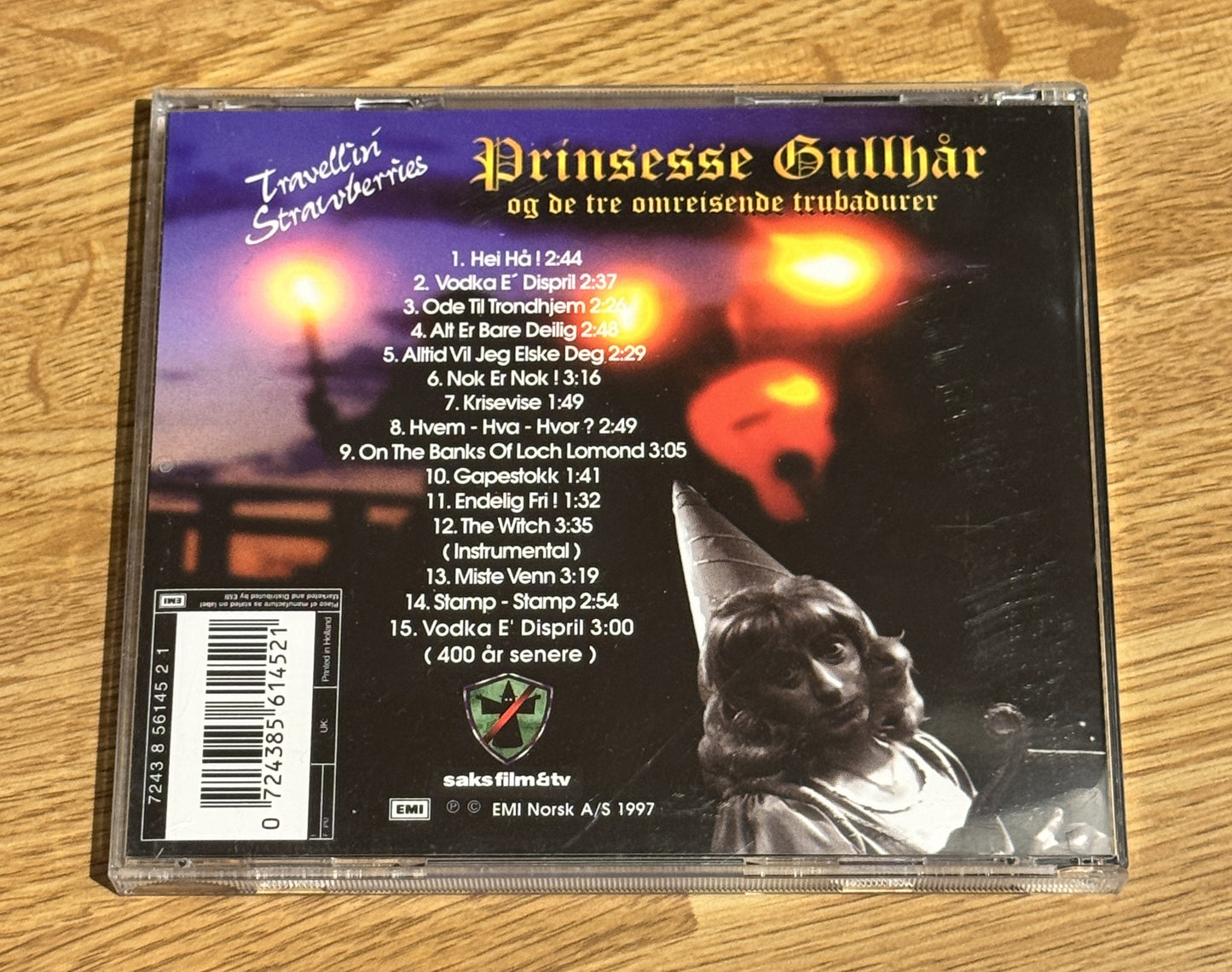 Bakside av cover til Travellin Strawberries Prinsesse Gullhår og de tre omreisende trubadurer, norsk musikkutgivelse