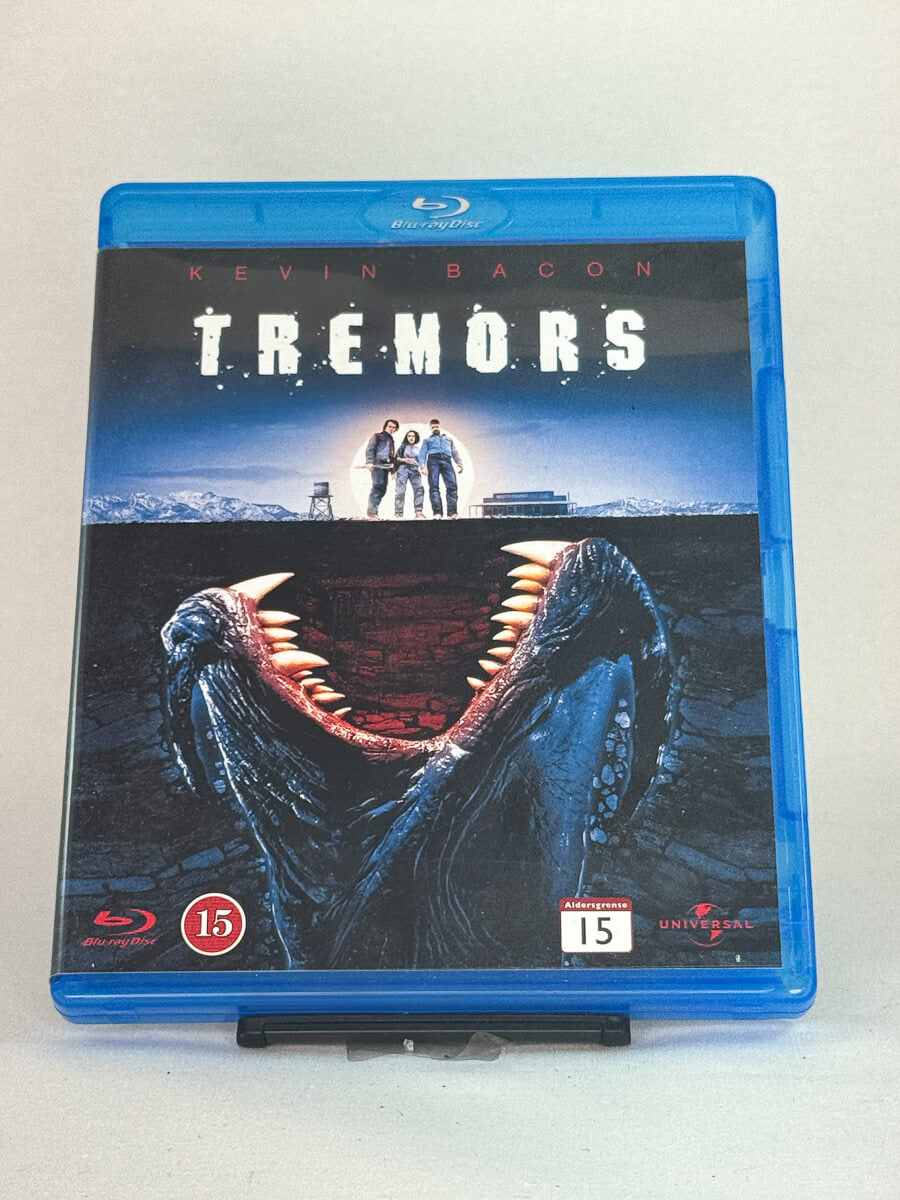 Forside av Blu-ray-cover til Tremors – kultklassiker med Kevin Bacon, brukt Blu-ray tilgjengelig hos Brukbar Film