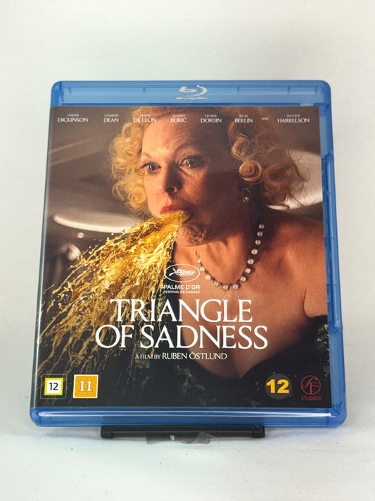 Forside av Blu-ray-cover til filmen Triangle of Sadness – brukt Blu-ray av prisvinnende satirefilm fra Brukbar Film