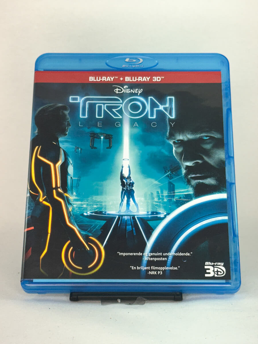 Forside av Blu-ray-cover til Tron: Legacy – futuristisk Disney-eventyr med spektakulær visuell stil, brukt film hos Brukbar Film.