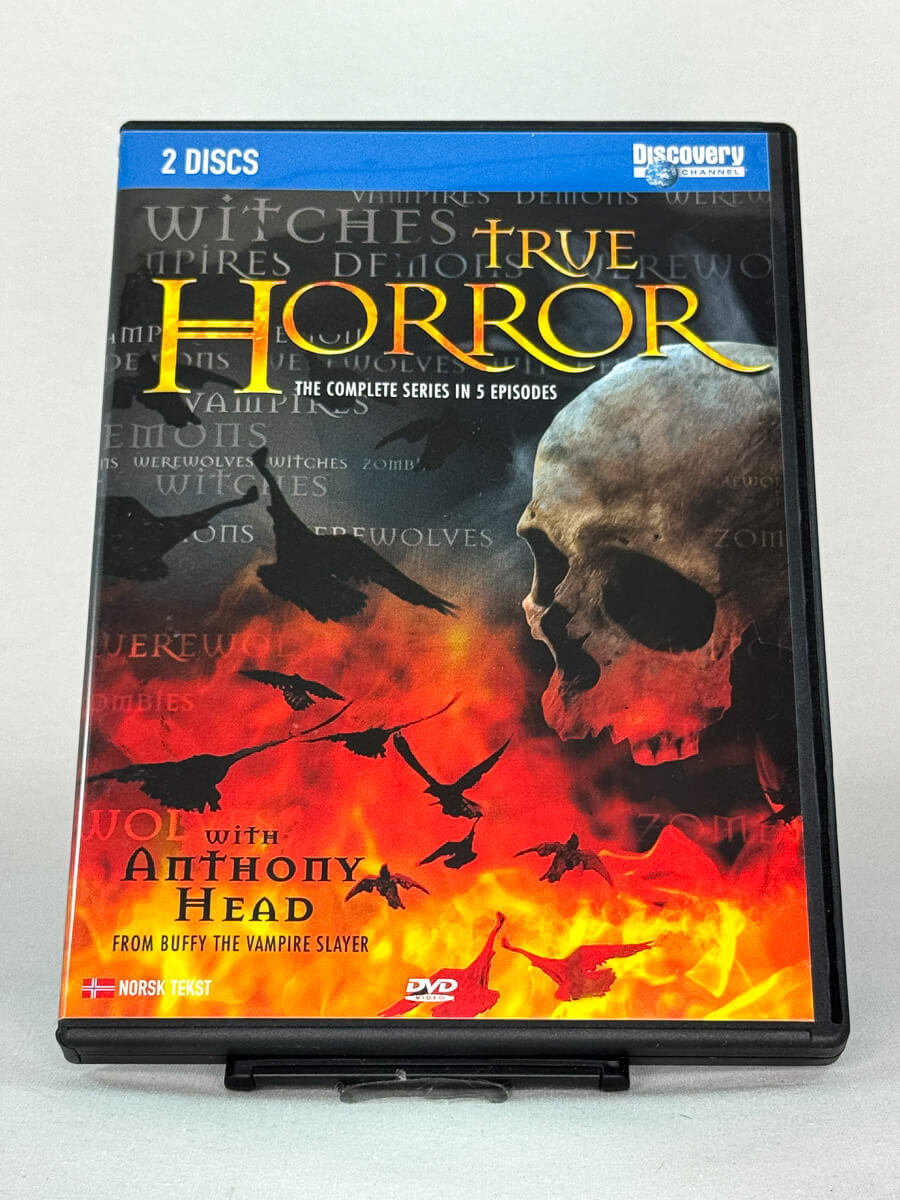 Forside av DVD-cover til True Horror – dokumentarserie fra Discovery Channel med Anthony Head, brukt DVD hos Brukbar Film.