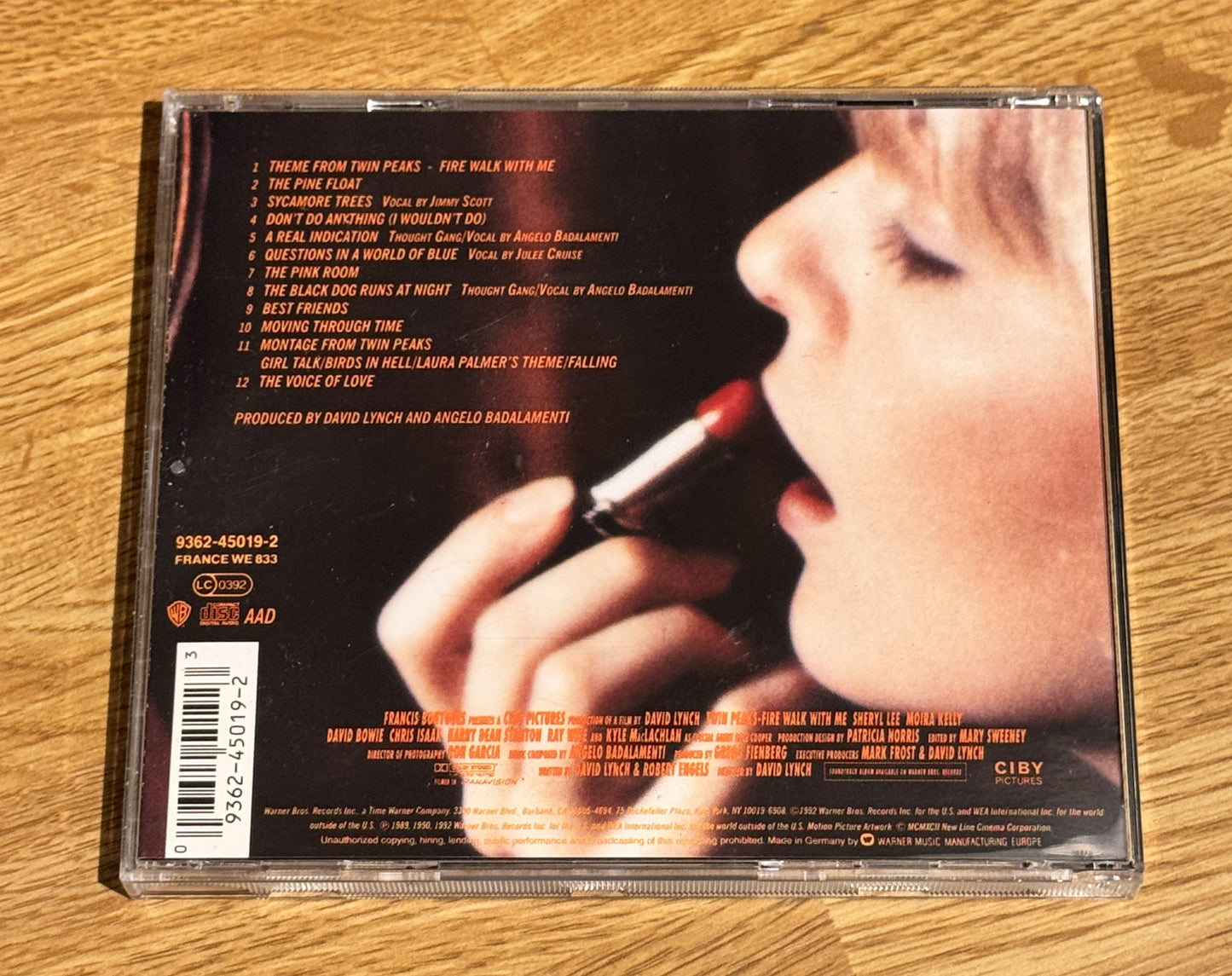 Bakside av cover til Twin Peaks Fire Walk with Me, soundtrack fra filmen
