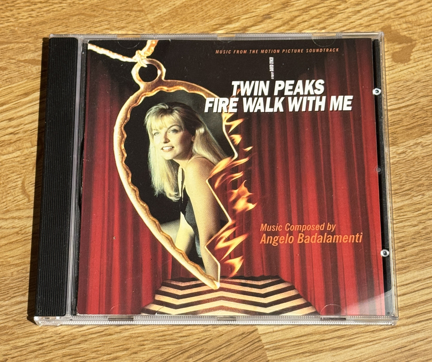 Forside av cover til Twin Peaks Fire Walk with Me, soundtrack fra filmen
