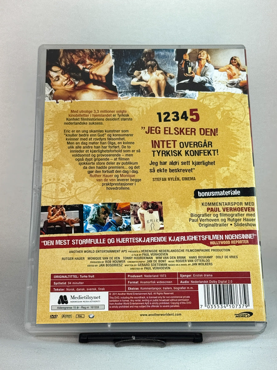 Bakside av DVD-cover til Tyrkisk konfekt, bruktfilm hos nettbutikken Brukbar Film