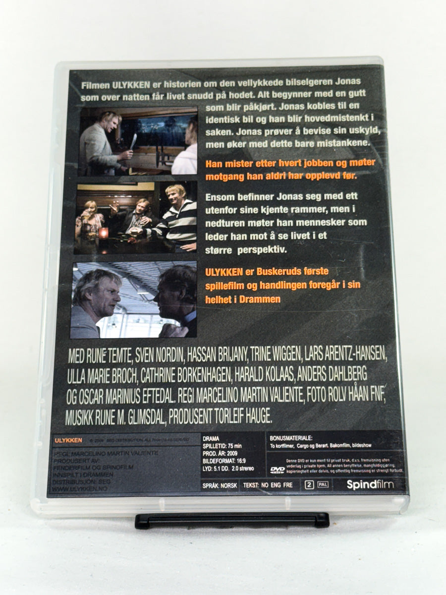 Bakside av DVD-cover Ulykken – brukt norsk film på DVD, tekst om handling og tekniske detaljer fra Brukbar Film