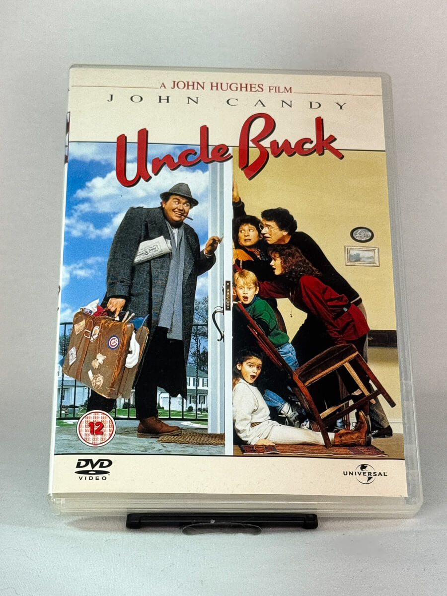 Forside av cover til Uncle Buck, brukt DVD hos Brukbar Film