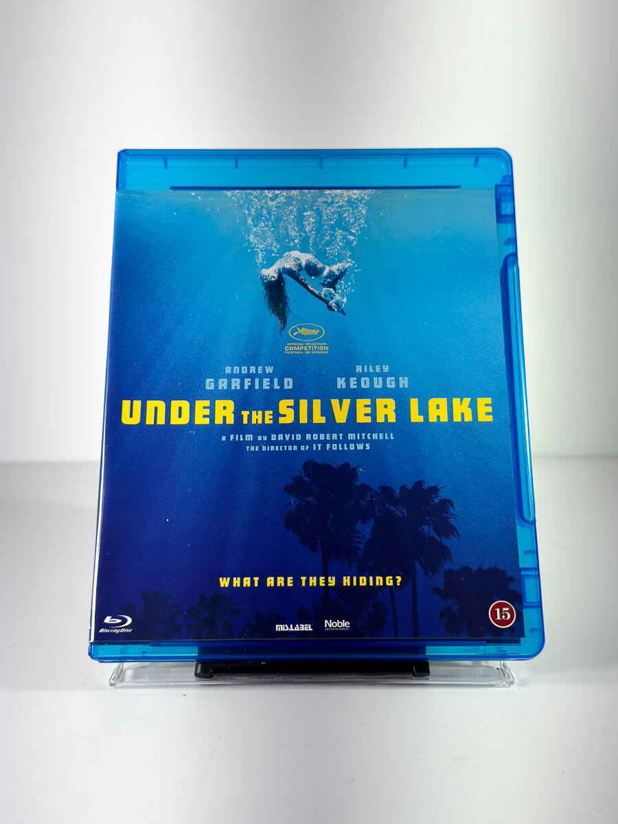 Forside av cover til Under the Silver Lake på Blu-ray