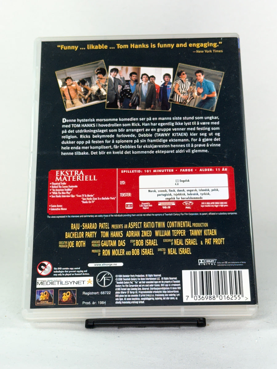 DVD-bakside til filmen Ungkarsfesten
Baksiden viser info, spesifikasjoner og eventuell ekstratekst – produktbilde fra nettbutikken Brukbar Film
