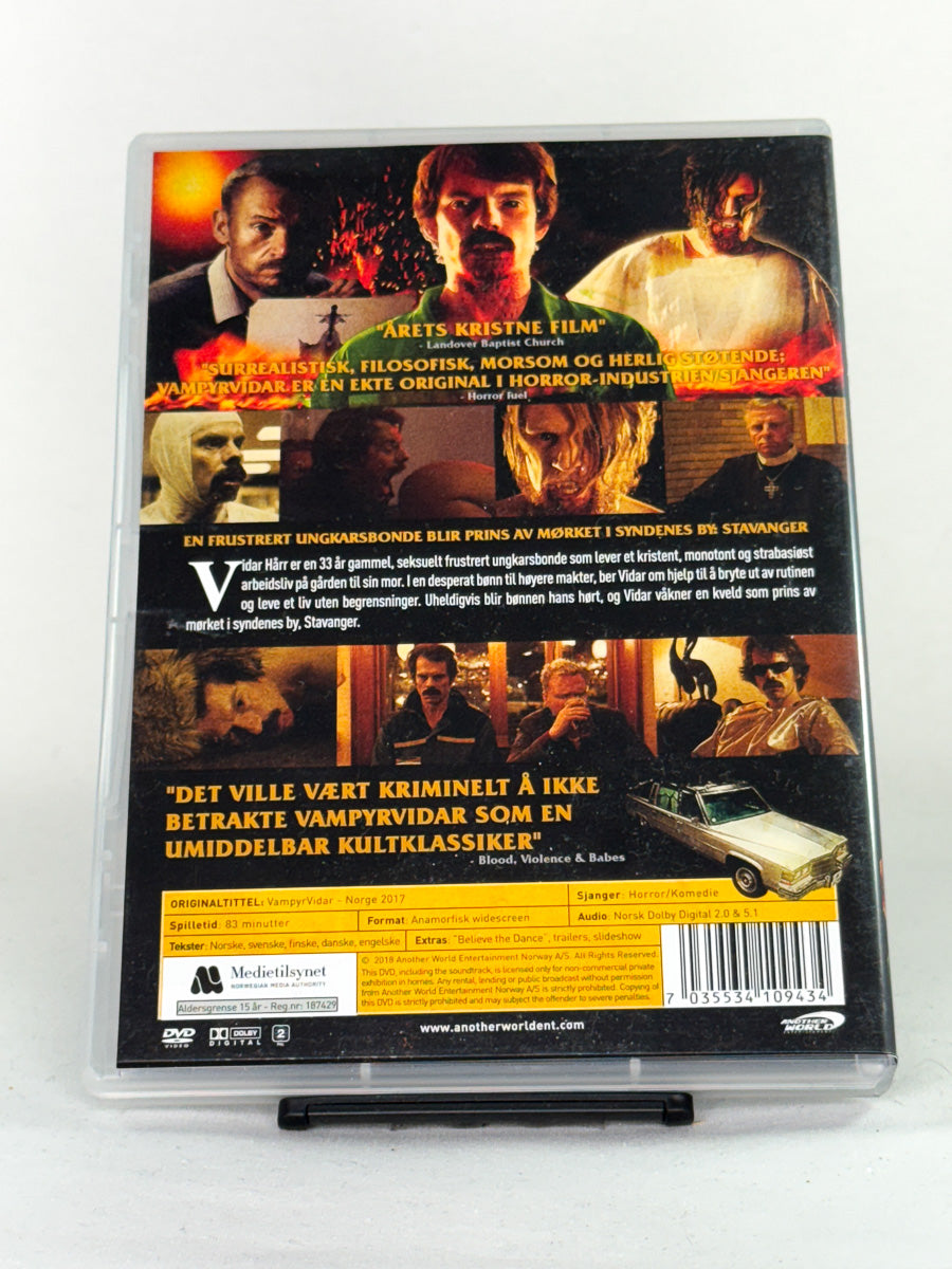 Bakside av DVD-cover til Vampyr Vidar – svart komedie og norsk kultklassiker på brukt DVD fra Brukbar Film