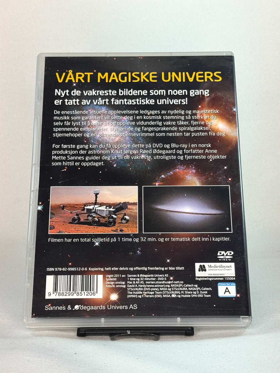 Bakside av DVD-cover til Vårt magiske univers, bruktfilm hos nettbutikken Brukbar Film