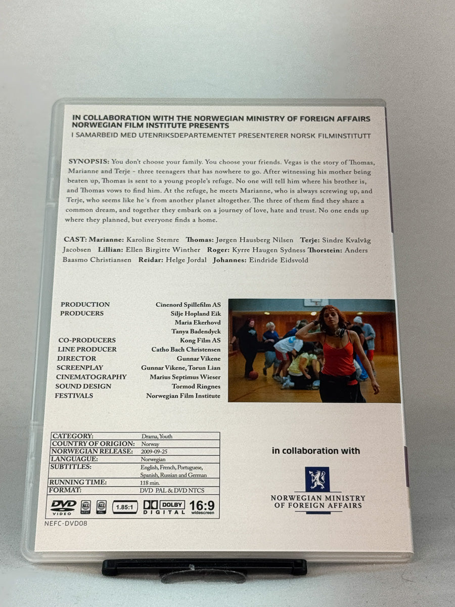 Bakside av DVD-cover til Vegas – sterkt norsk drama om vennskap og håp, original utgivelse fra NFI, brukt film tilgjengelig hos Brukbar Film.