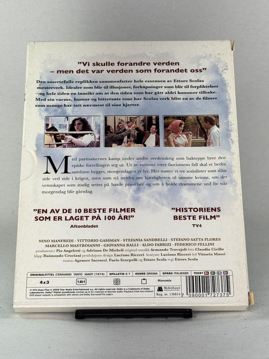 Bakside av DVD-cover til Vi som elsket hverandre så høyt – filmklassiker med sterk tidskoloritt og politisk dybde, bruktfilm på DVD hos Brukbar Film.