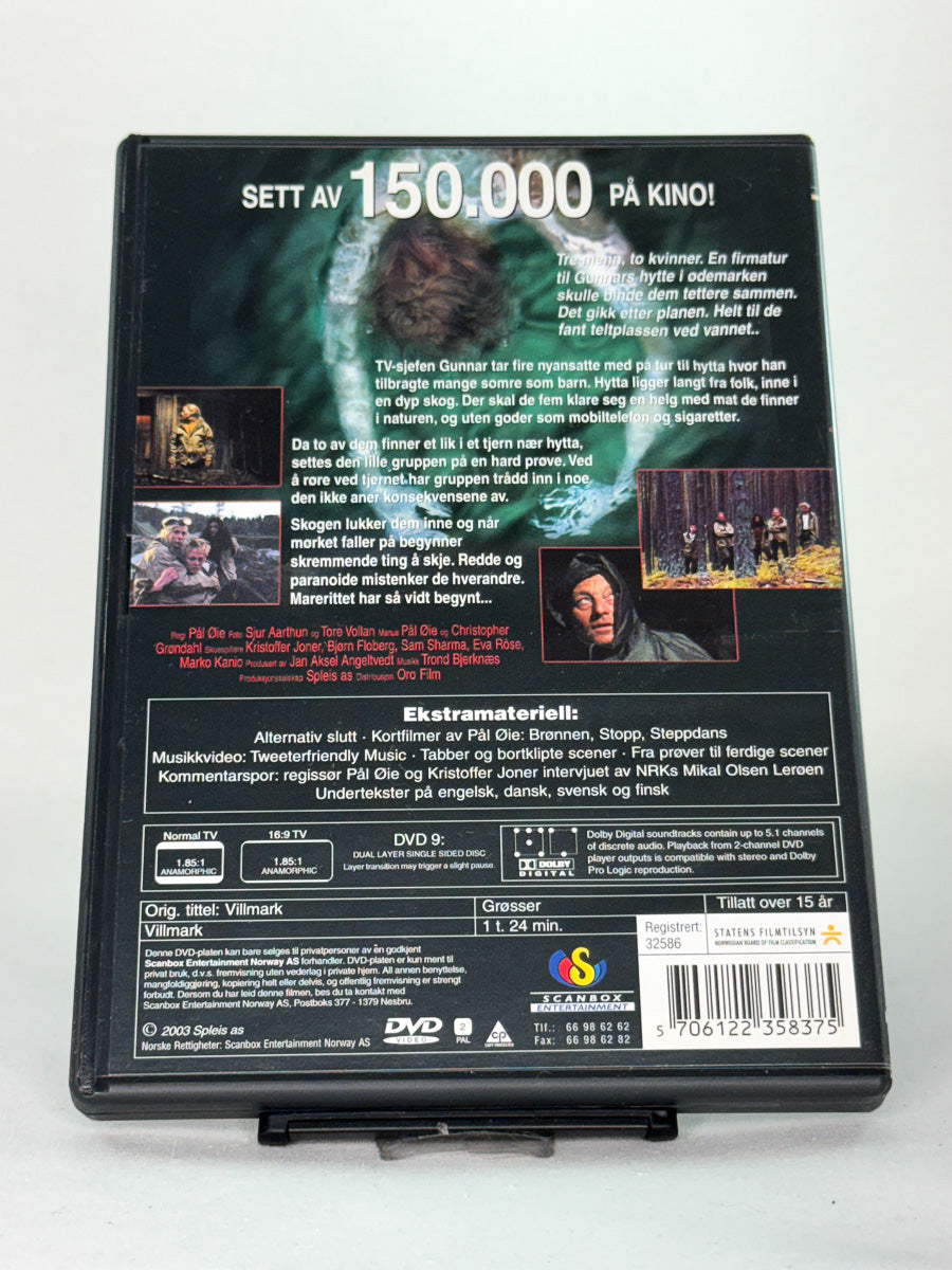 Bakside av DVD-cover til Villmark – viser omtaler og filmfakta om den prisbelønte norske grøsseren som ble en kultfavoritt – brukt DVD tilgjengelig hos Brukbar Film.