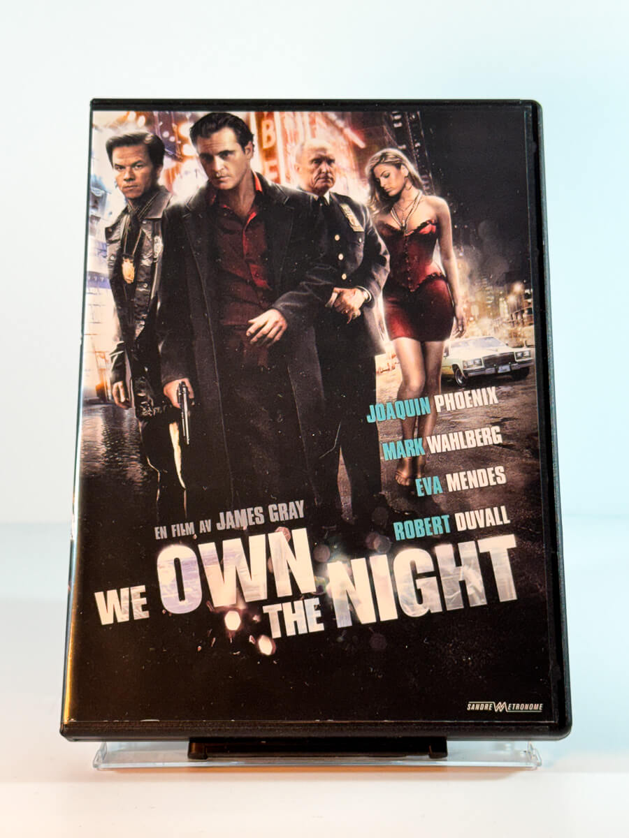Forside av cover til we own the night, brukt original DVD hos Brukbar Film