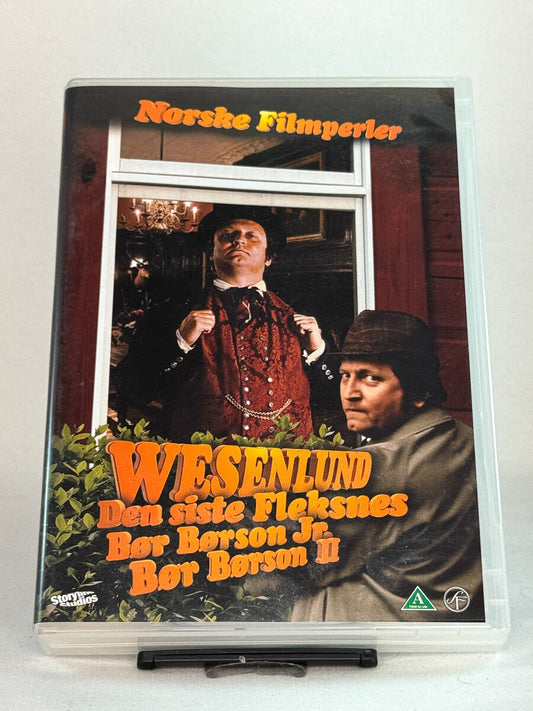 Forside av DVD-cover til Wesenlund: Den siste Fleksnes / Bør Børson Jr. / Bør Børson II – norsk komediklassiker med Rolv Wesenlund samlet i én utgave, brukt DVD hos Brukbar Film.