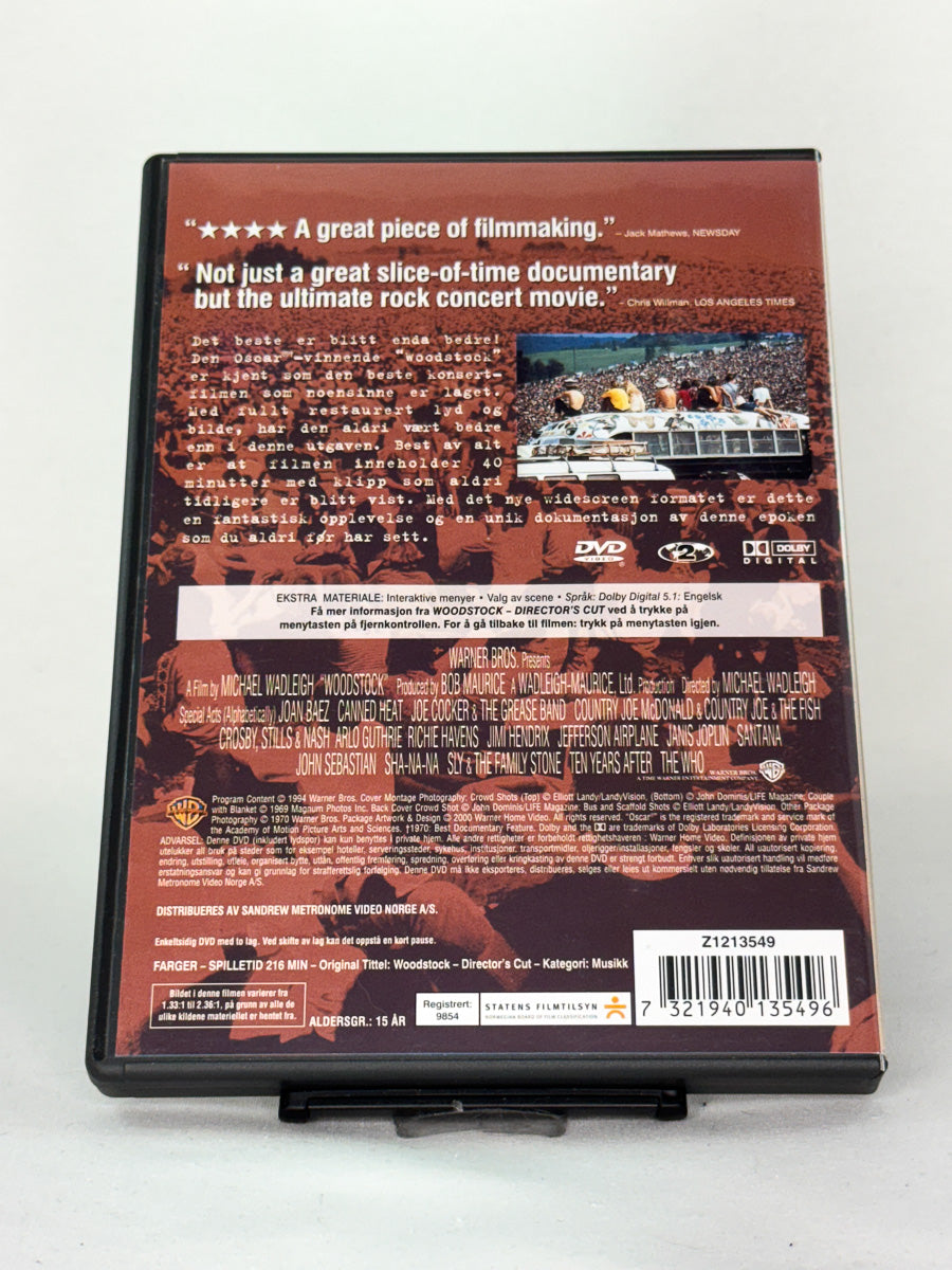 Bakside av DVD-cover til Woodstock: 3 Days of Peace & Music – Director’s Cut-utgave av klassikeren om 60-tallets musikkrevolusjon, bruktfilm på DVD hos Brukbar Film.