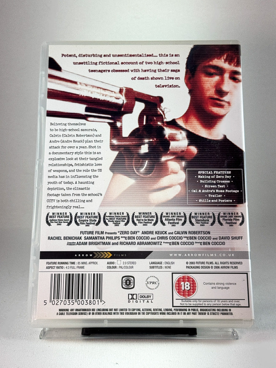 Bakside av cover til Zero Day, brukt DVD hos Brukbar Film